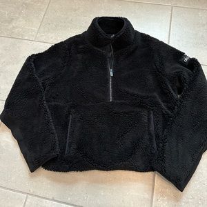 Black Alo Yoga cropped Sherpa large